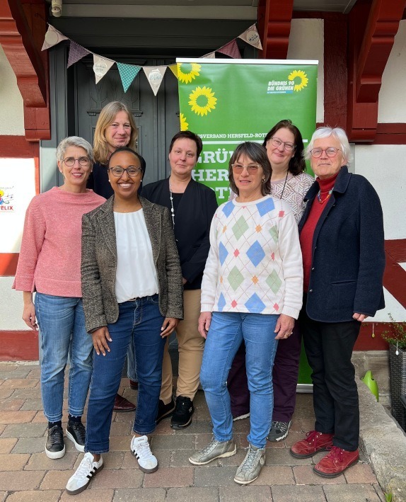 Auf dem Foto sind die Frauen- und Gleichstellungsbeauftragen zusammen mit den Grünen Abgeordneten zu sehen. V.l.n.r.: Christel Zimmermann, Antje Fey-Spengler, Awet Tesfaiesus, Silvana Wohlgemuth, Christa von Baumbach, Andrea Zietz, Andrea Stockmayer